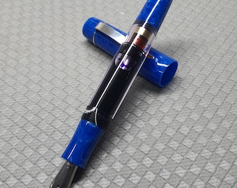 Pluma estilográfica, escritura, hecha a mano, a medida.