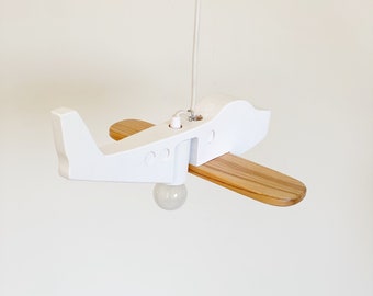 Handgefertigte Flugzeuglampe, Kinder-Deckenleuchte aus Holz, Kinderzimmer-Kronleuchter, individueller Babyname auf Lampe, Baby-Jungen-Geschenk personalisiert, Babyparty