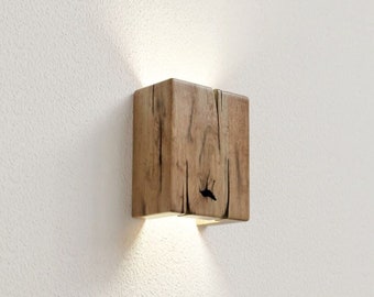 Plug-in-Wandleuchte oder festverdrahtete Beleuchtung. Handgefertigte Wandlampe aus Eichenholz. Plug-in-Pendelleuchte. Wandleuchte. Craft Wood-Wandleuchte. Nachttischlampe