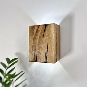 Enchufe de madera hecho a mano en aplique de pared o con interruptor, lámpara de noche de pared de tamaño personalizado, iluminación de aplique, pantallas de lámparas, luces de pared de roble de madera imagen 9