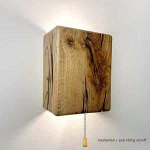 Enchufe de madera hecho a mano en aplique de pared o con interruptor, lámpara de noche de pared de tamaño personalizado, iluminación de aplique, pantallas de lámparas, luces de pared de roble de madera imagen 5