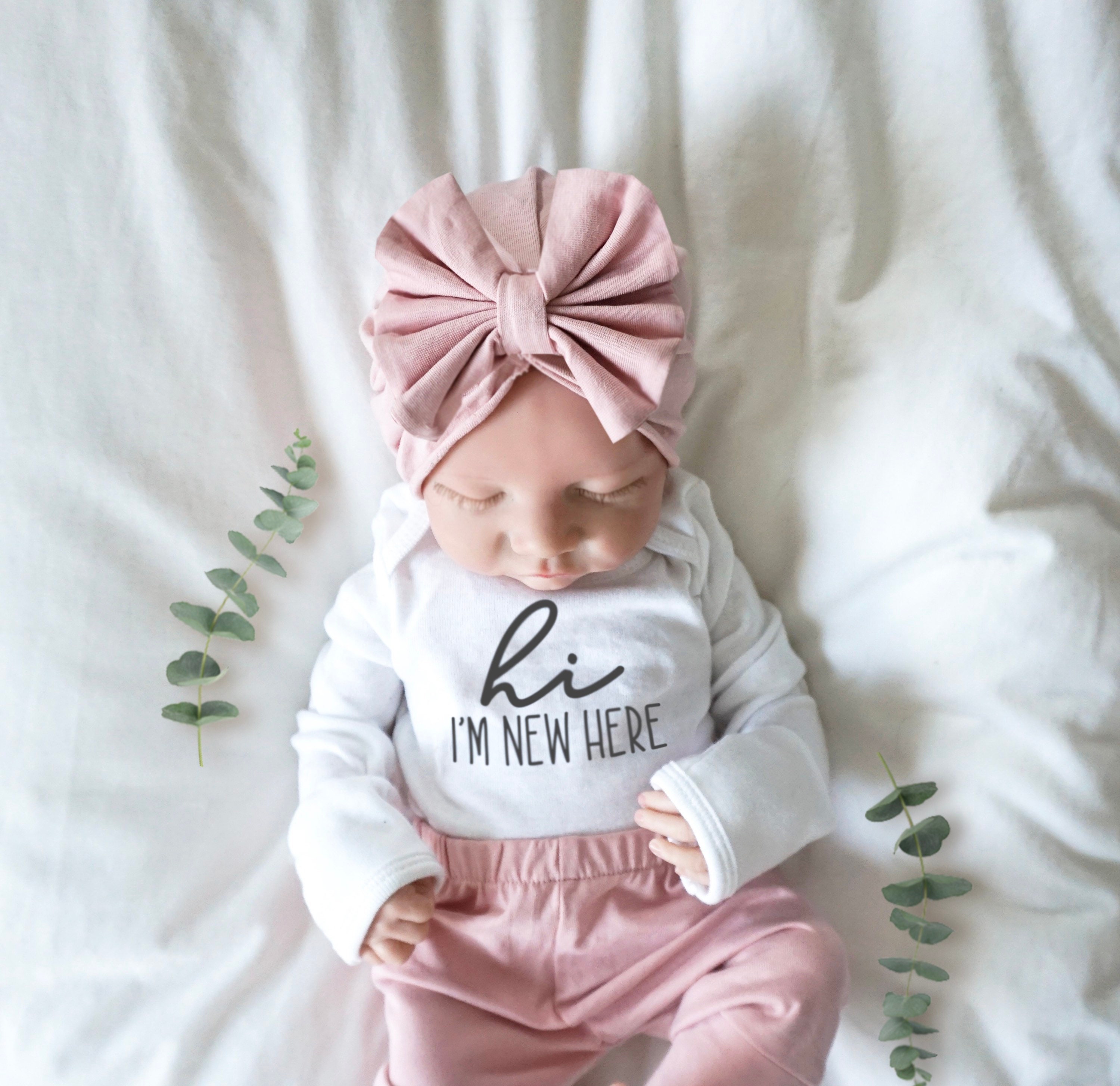 Newborn Going Home Outfit for Girls / Hi I'm New Here Bodysuit