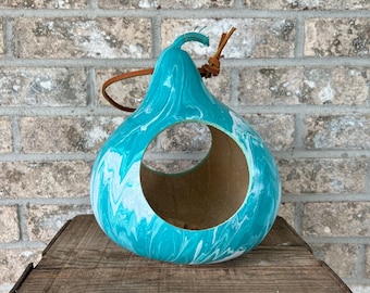 Pour Painted Gourd Bird Feeder