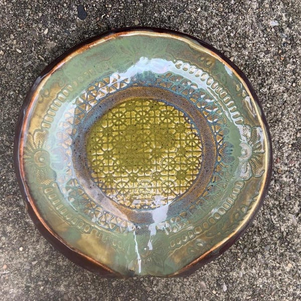 Selbstentleerende Keramik-Seifenschale mit Seife // Made in USA