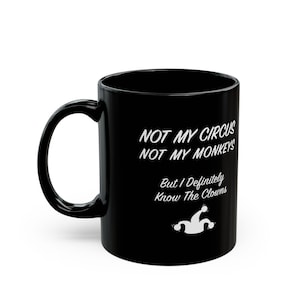 Taza divertida con el lema "No es mi circo, no son mis monos, pero definitivamente conozco a los payasos" - 325 ml, negra, ideal para regalar a padrastros, jubilados, compañeros de trabajo o familiares.