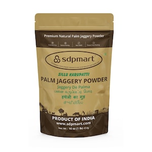 Puede incluir: Una bolsa vertical de color tostado de Premium Natural Palm Jaggery Powder de sdpmart. La etiqueta incluye el texto Sillu Karupatti, Product of India y un peso neto de 16 oz (1 lb) 454g. La parte inferior muestra una silueta de paisaje rural.