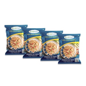 Puede incluir: Cuatro paquetes azules y blancos de fideos de mijo Kodo. Cada paquete presenta un cuenco de fideos con verduras, el texto "KODO MILLET NOODLES" y "PRODUCT OF INDIA". La marca "sdpmart" también es visible.