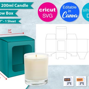 Può includere: Un design di scatola finestra turchese di 7 cm x 7 cm x 8,9 cm, accanto a una candela accesa in un bicchiere. L'immagine include un modello per la scatola e icone per i formati SVG, DXF e PNG. Il testo include "20 cl / 200ml Candle" e "Window Box."