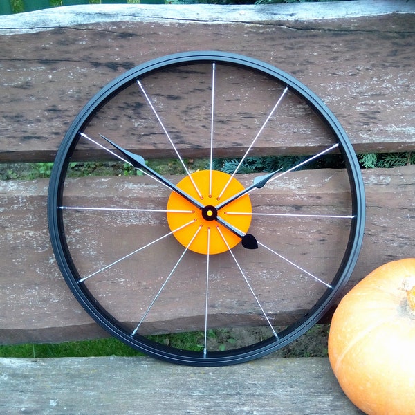 Max wall clock made of bicycle rims and spokes, Halloween clock, reloj