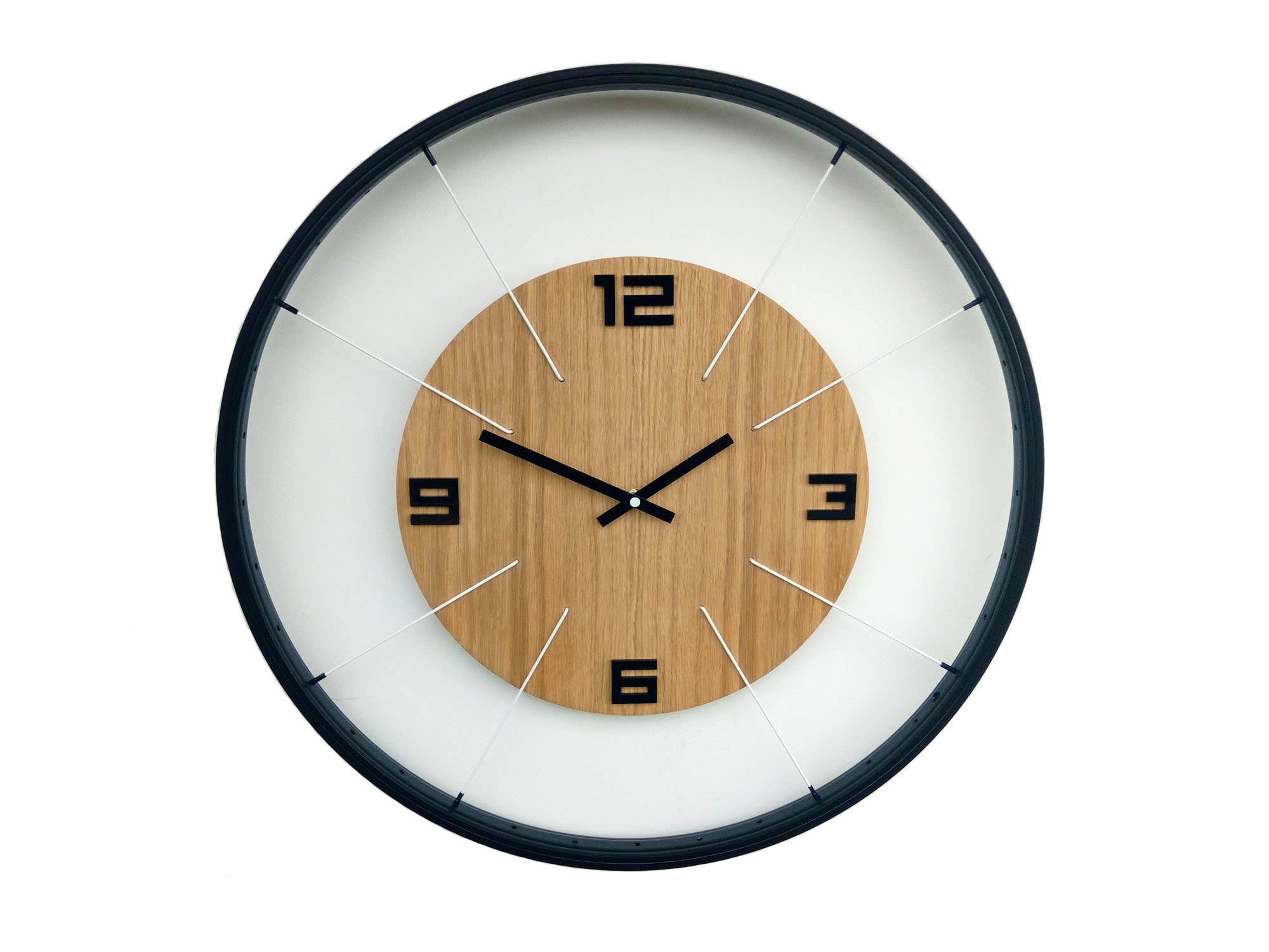 Wanduhr BIG Madison schwarzer Aluminiumrahmen und 13 Zoll