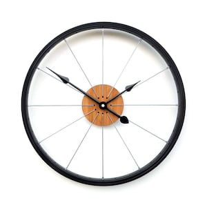 Max wall clock made of rims and bicycle spokes, bamboo wood, reloj