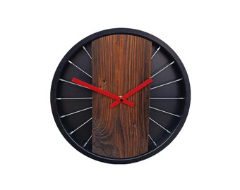 Rustic wall clock made of old wood combined with spokes and a bicycle wheel, surprise, reloj