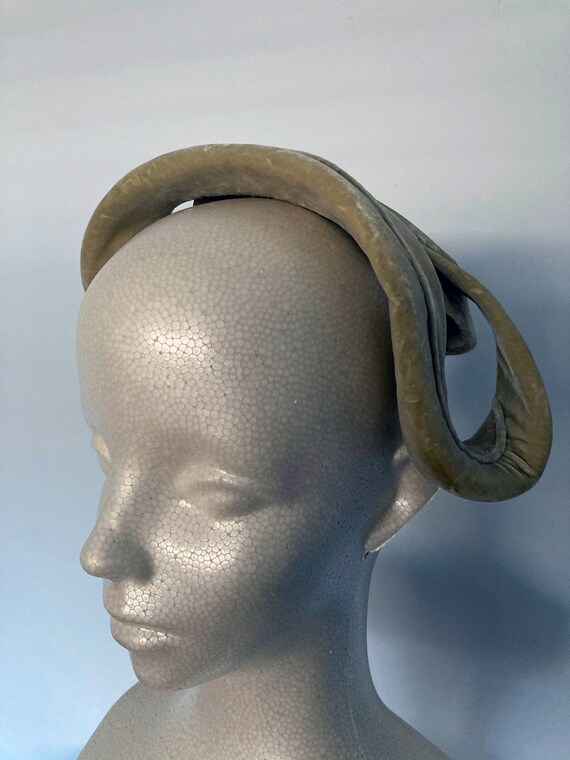 1960s Vintage Velvet head-piece "Bullock's Wilshir