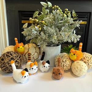 Crochet Cat Keychain, Mini Crochet Amigurumi Cat Stuffed Animal, Gift for Cat Lovers.