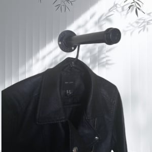 Porte-manteau/rampe noir mural pour tuyau industriel steampunk boutique vintage style ferme minimaliste monté sur bride noire