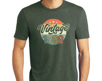 1982 Vintage Birth Year Distressed T-Shirt