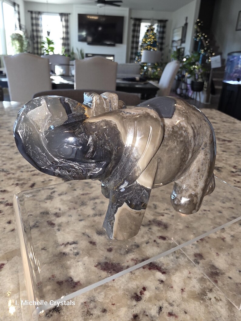 Volcano Agate Elephant Carving, UV Reactive Crystal image 7