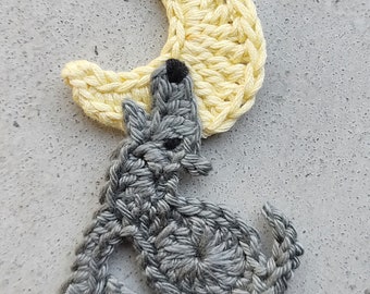 Bookmark HOWLING WOLF gray - crocheted, gift for young and old bookworms