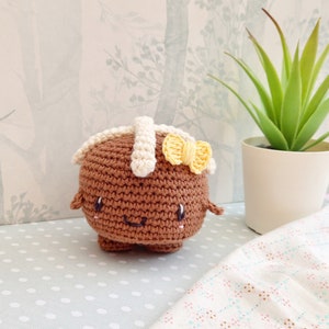 Miss Hot Cross Bun / Crochet Pattern / Crochet Easter / Crochet amigurumi pattern (English)