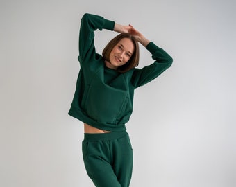 Emerald green loungewear sweater size Small (34) with pockets