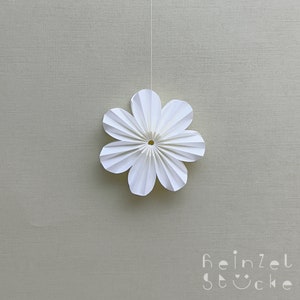 Luna Papierblume 10cm /Papierornament /Design aus Papier /Origami /Blume /Dekoartikel /Wanddeko /Fensterdeko /weiß /rosa /grün / beige/blau Bild 6