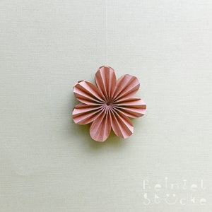 Luna Papierblume 10cm /Papierornament /Design aus Papier /Origami /Blume /Dekoartikel /Wanddeko /Fensterdeko /weiß /rosa /grün / beige/blau Bild 5