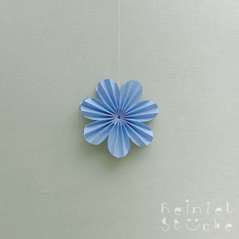 Fleur en papier Luna 10 cm / ornement en papier / design en papier / origami / fleur / objet de décoration / décoration murale / décoration de fenêtre / blanc / rose / vert / beige/bleu Hellblau