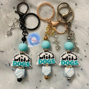 Fácilmente distraído por los perros Llavero con cuentas / Amante de los perros / Encanto del bolso / Encanto del bolso / Regalo para ella / Hecho a mano / Único / Llavero con cuentas / Encanto