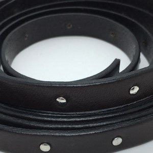 Cuir clouté plat 10 mm - Chocolat ST10-10 - Longueur au choix