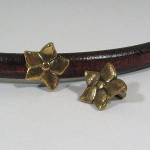 Regaliz Flower Spacers - Antique Brass - SP5 - Choose Your Quantity