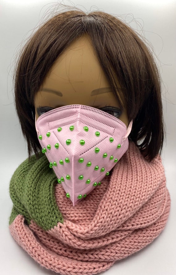 AKA mask, Pink mask with green pearls