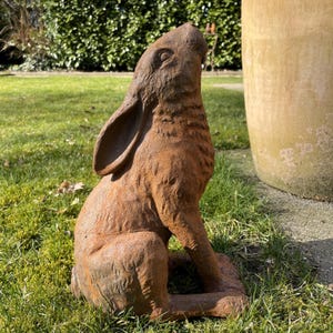 Moon gazing hare - Cast iron hare - Garden sculpture