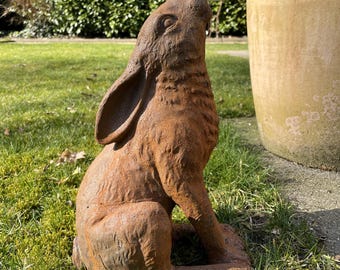 Lepre che fissa la luna - Lepre in ghisa - Scultura da giardino