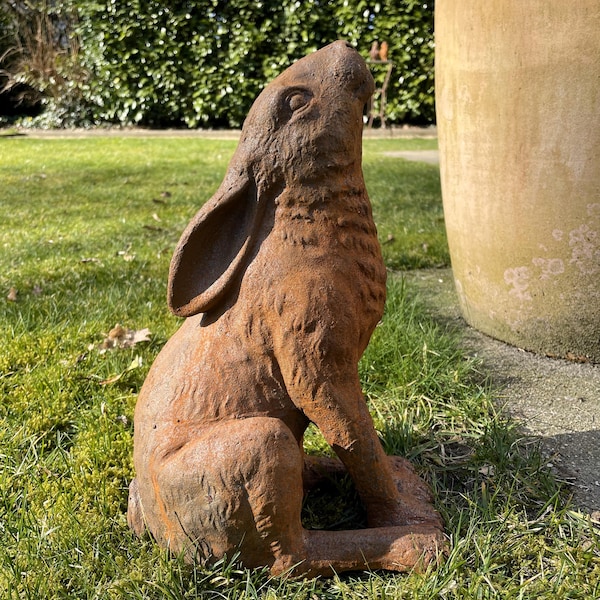 Moon gazing hare - Cast iron hare - Garden sculpture