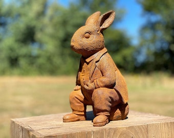 Sculpture de jardin représentant un lapin avec une pipe Jardin anglais |