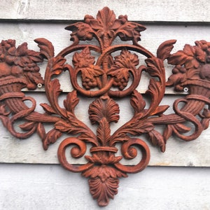 Beautiful classy garden ornament - Cast iron wall decoration - Ancient architecture - Horn the abundance
