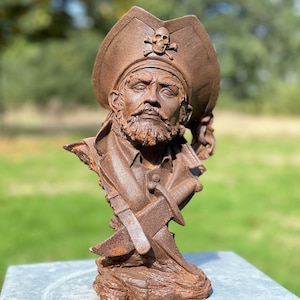 Wunderschöne Büste eines Piraten – Skulptur aus Gusseisen