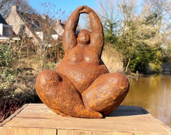 Tuinsculptuur dikke dame | Abstract beeld | Yoga