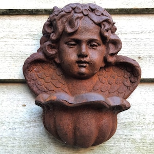 Beautiful angel with water barrel - Cast iron wall ornament of Cherubine