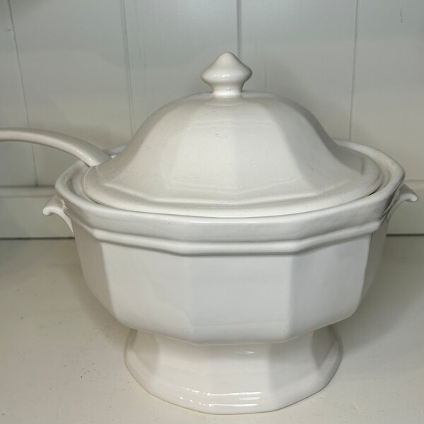 Vintage Pfaltzgraff Heritage White Soup Tureen with lid and ladle made in USA Cottagecore farmhouse