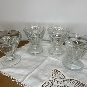 Set of 4 glass dessert parfait ice cream sundae glasses