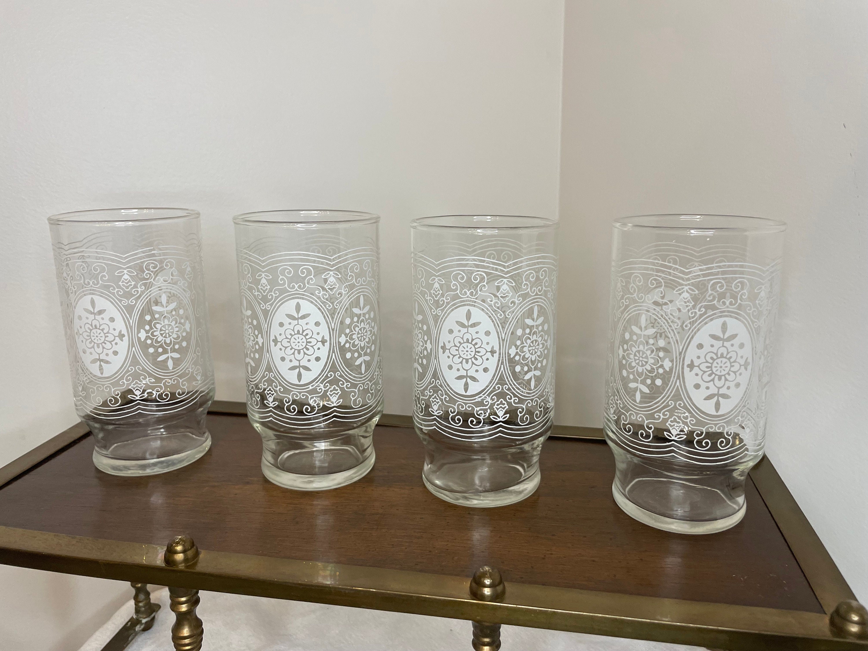 Vintage Lace Detailed Footed Drinking Glasses White Floral Design Bar ...