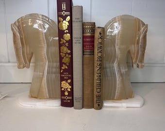 Vintage Pair of Onyx or Marble Stone Horse Chess Knight BOOKENDS MCM home decor traditional decor brown beige color onyx horse bookends