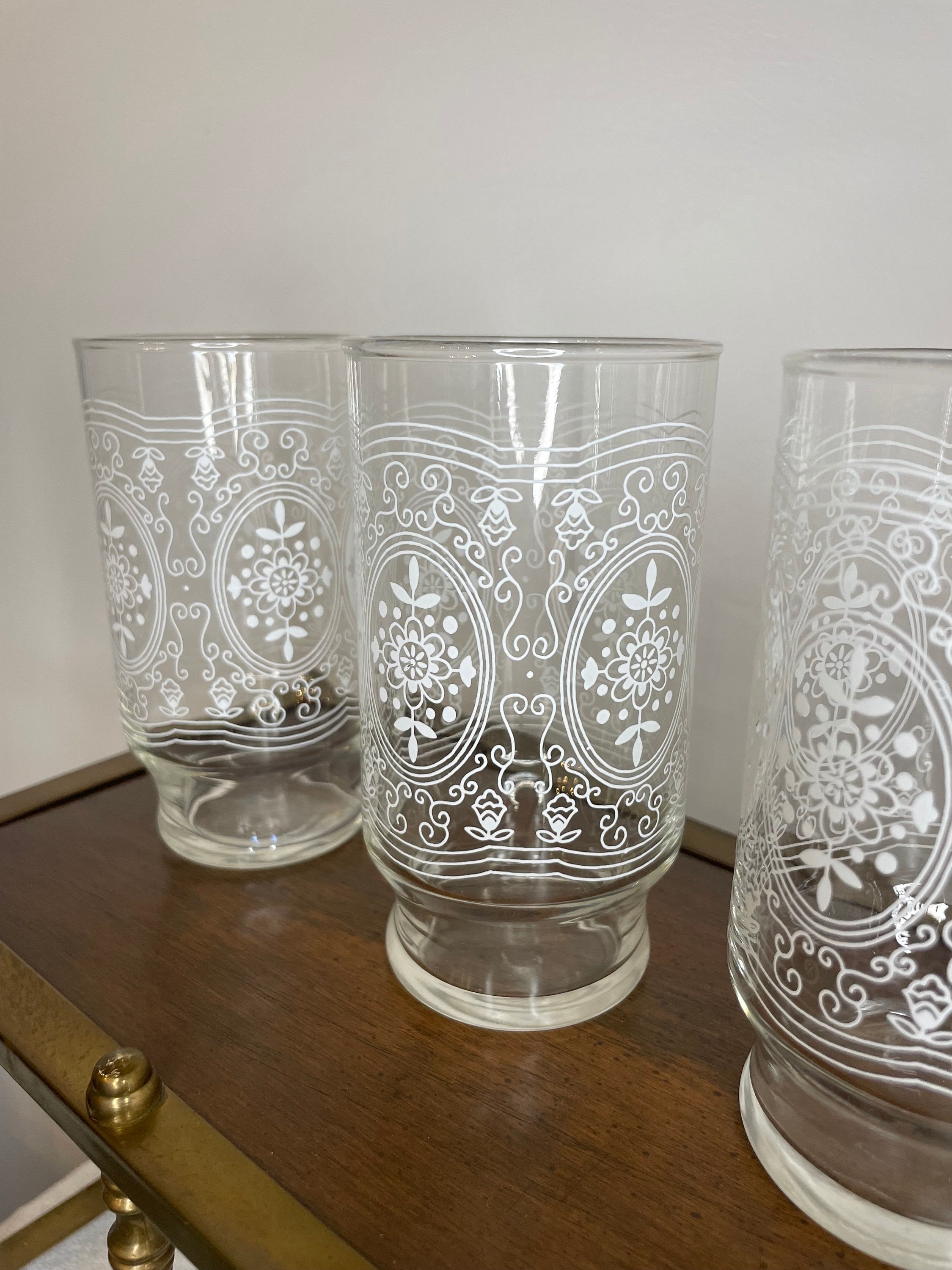 Vintage Lace Detailed Footed Drinking Glasses White Floral Design Bar ...