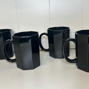 Juego vintage de tazas negras Arcoroc Octime, tazas de vidrio negro, juego de 4 tazas Arcoroc Frances, decoración tradicional, decoración vintage oscura, artículos de bar