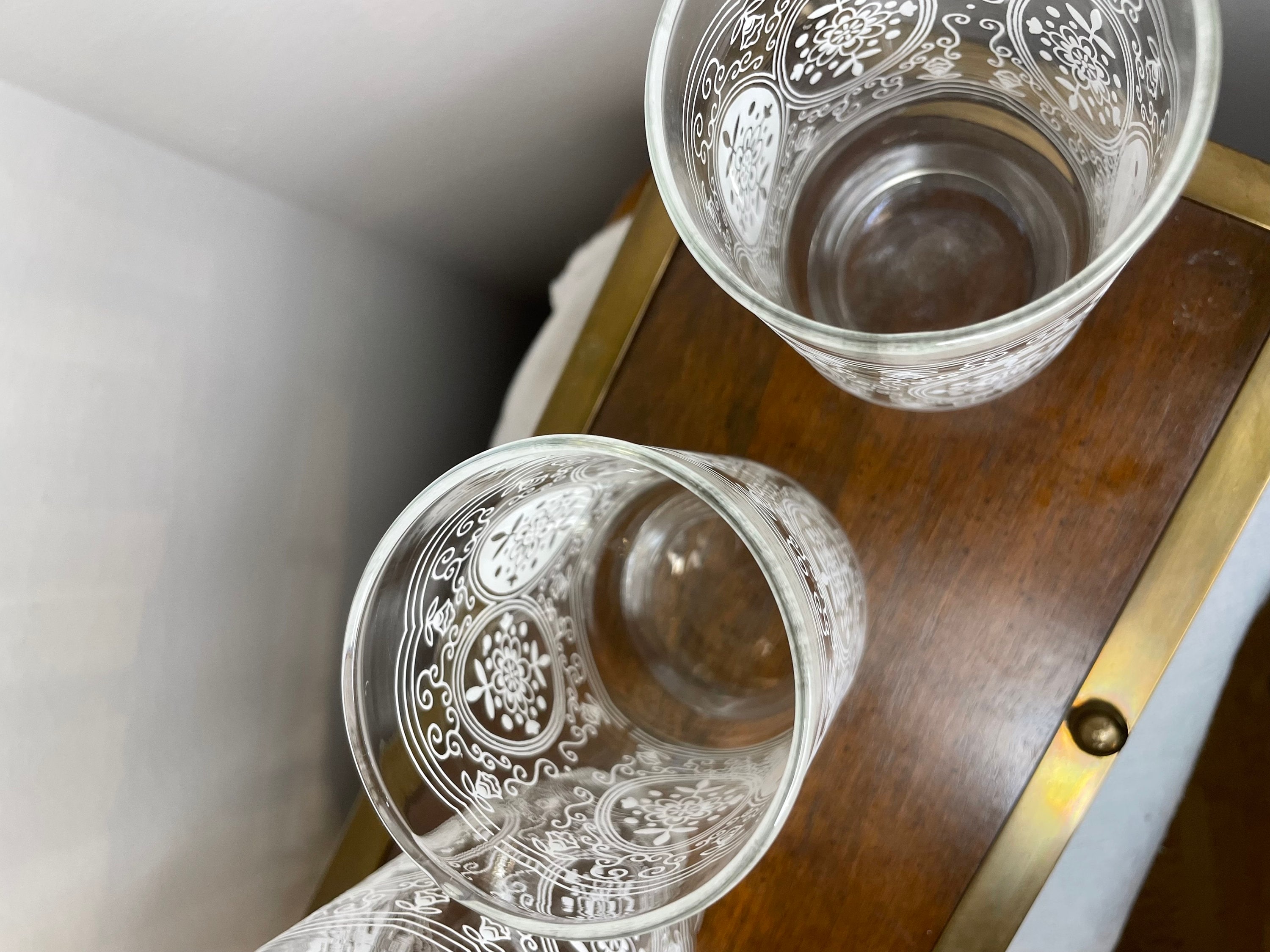 Vintage Lace Detailed Footed Drinking Glasses White Floral Design Bar ...