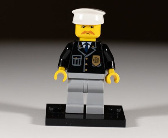 lego police officer minifigure