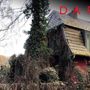 DARK Netflix Original Dachziegel Seitenperspektive