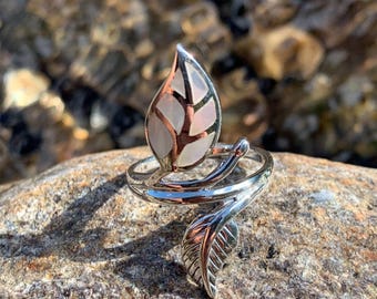 Sterling Silver and mother of pearl ring -  Shell Ring – Sterling Silver 925 leaves ring – Iridescent mother of pearl white Jewelry Gift