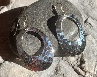 Ovale oorbellen van gehamerd 925 sterling zilver